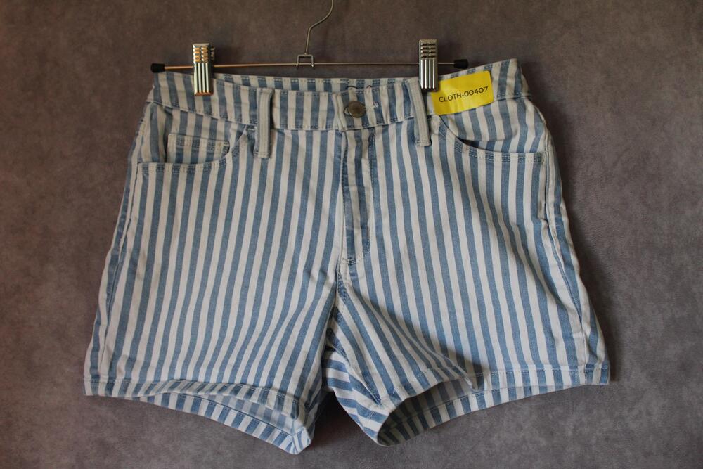Universal Thread Shorts Womens 2 Blue Striped Mom High Rise 5-Pocket Denim